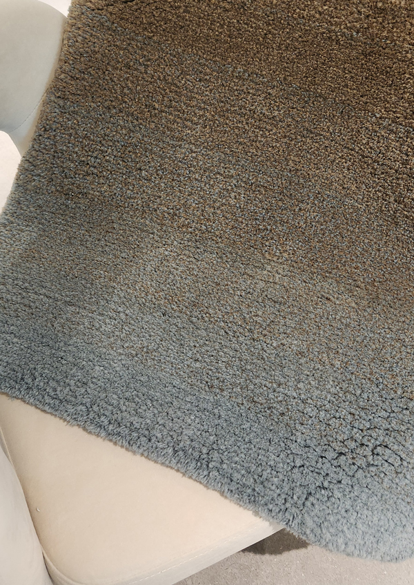 ombre rug design in blue tones.